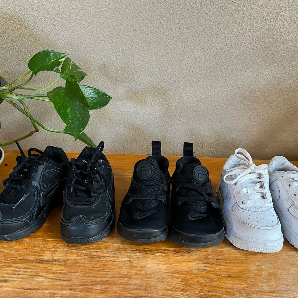 Nike Black and White Sneakers Set